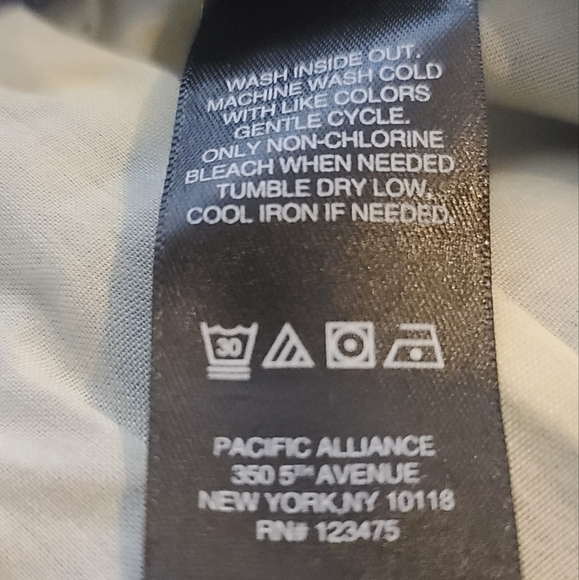 2 /$30 ☆ NWT ☆ Size 8/29 Kenneth Cole Button Fly Jeans - Picture 10 of 10